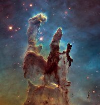 Ну да, но не совсем. Один телескоп видит ультракрасный диапазон, другой ультрафиолет. И тд. Все вместе комбинируют и вот. 

Все эти снимки очень гипертрофированы. Эти туманности, громадные газовые облака во вселенной. Мы этого не видим и не увидим. Но есть скопления газов. Телескопы замечают. Потом пацаны из НАСА приводят все в картинку. И получаются туманность "Столпы творения"))