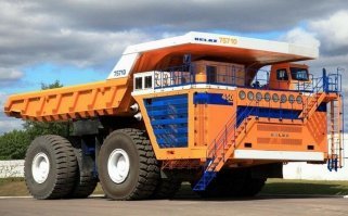 Добавлю пять копеек 
Комплект колёс на эту ласточку стоит примерно 21 млн. Выхаживают они примерно 100000 км. Много это? Для легковушки много. Для машины, которая работает 22 часа в сутки, это примерно год. Сколько таких машин работает в карьере? Не знаю. Но я был на карьере у нас в Железногорске, Курской области, и их там явно не 2. И не 20. Прикиньте арифметику.
Кстати. Размер его 59/80 R63, а весит колёсик 5300 кг. Из которых металлическая часть около 900 кг.