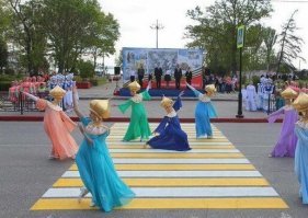 Нужно храмов больше строить!
"Веселиться и ликует весь народ!!!""