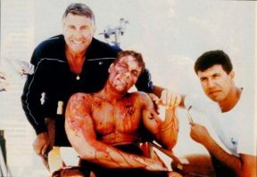 но в конце концов подрался с одним из каскадеров, заявил, что не хочет быть «ходячим спецэффектом» с закрытым лицом, и был таков.