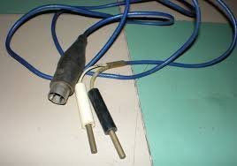 А я такой в розетку вставил и пальцем на разьем надовил.