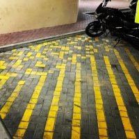 Случилось землетрясение и нарушило гармонию желтых линий.