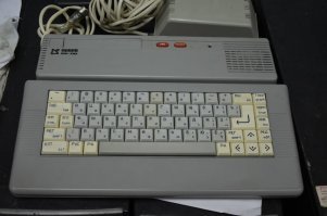У меня был вот такой клон ZX-spectrum 
Орель БК-08
