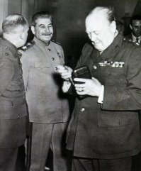 Сталин смеется над устаревшим смартфоном Черчилля