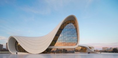 Ну ты сравнил самую крутую в мире женщину архитектора Заха Хадид с этим цыганским ампиром.....