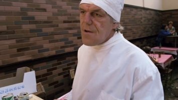 - Пиво холодное?