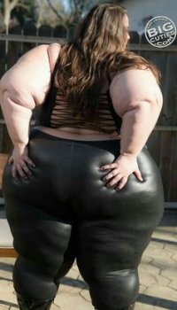 Так и манит чертовка!