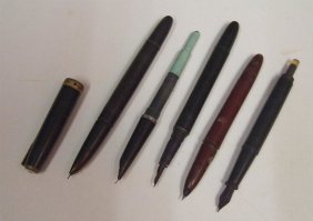 "Традиция использовать чернила, отошла еще в 70-е годы. Однако, для рисования плакатов и всевозможных художеств они подходили отлично, поэтому еще долгое время доблестно служили для этих целей."

Странно. У нас чернильными ручками пользовались до конца 80-х годов. Шариковыми ручками пользоваться запрещали, мол из-за них страдает каллиграфия. Пошел я в школу в 1985-м году. Помню тетрадки с промокашками внутри. Чернильные ручки некоторых моделей постоянно протекали. Отсюда кляксы, пальцы постоянно запачканые чернилами. Съемные перья. Некоторые перья при письме сильно царапали тетрадь. Особенно запомнилась странная пузатая ручка, в которой вместо поршня для набора чернил была пипетка. В какой-то момент (конец 80-х) стало трудно найти и купить чернильницу. Примерно в этот момент мы и стали переходить на шариковые ручки.