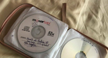 ага блин, диск cd-r тогда во всю распространен был  и cd-резаки в компах