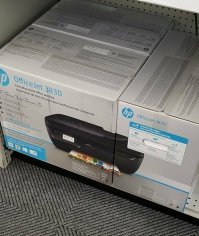 Автор видимо гуманитарий, думать он не умеет, он мыслит образами. Так выглядят ВСЕ !!!! коробки, если их специально не подгонять под каждую сторону.  Коробка сворачивается из одного листа, и если на лист печтануть длинную картинку, так что она вылезет хоть на 2, хоть на 3, хоть на все 4 стороны - они будут совместимы !!! если приложить коробки )))) так что никакой подгонки не надо ))) не благодарите )