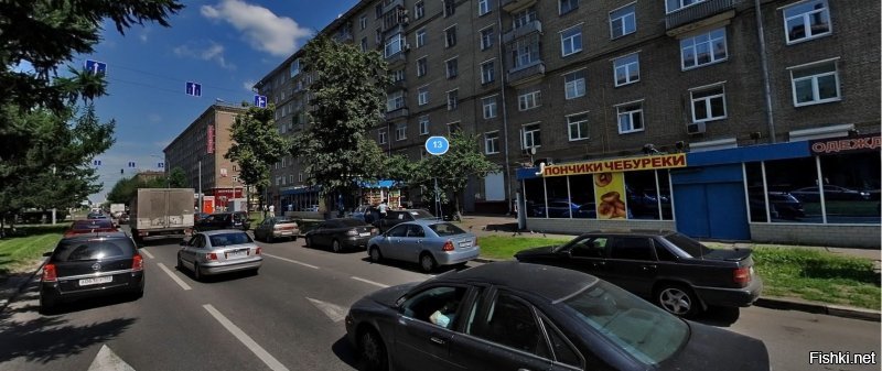 Чебуречная у метро "профсоюзная" - уже нет к сожалению (спасибо архиву яндекс карт за фотку, думал не найду уже). А вот в не столь далёких 1998-2005 там можно было в обед/перед работой взять замечательных пончиков. А вечером зацепить пару чебуреков с говядиной/бараниной, да под соточку и томатный сок, в те золотые времена курить там тоже не возбранялось ))) Никакого ЗОЖ и все друг друга любили и уважали)))