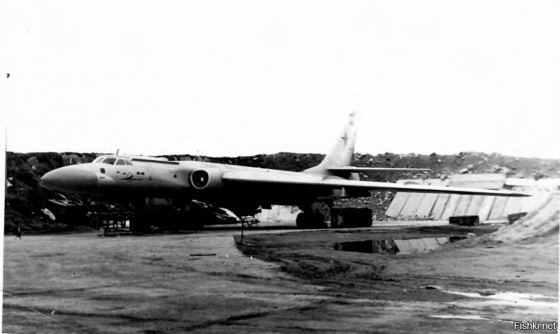 Вот Ту-16, самолёт моего детства: