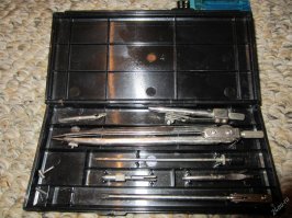 Такие забыли? Левый был дороже. А в старших классах готовальня.