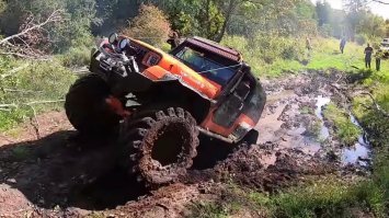 Джипы в естественных для себя условиях. смотрятся куда круче!!!