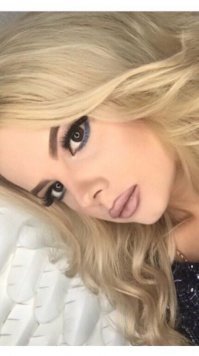 издали и на фотках выглядит красиво.... но когда подходишь, начинаешь понимать что трогать это страшно... прилипнешь или увязнешь в этих килотоннах шпаклевки