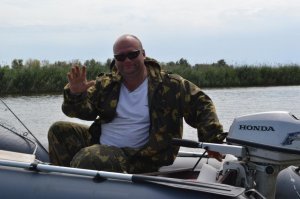 Волшебные места...
Каждый год езжу туда осенью на рыбалку. Уже семь лет подряд.
Поселок Станья, рядом с Кировским. На слиянии Рытого, Кулагинского и Никитинского банков...
Каждый год жду поездку.
Дельта - это место, куда в конце жизненного пути, попадают души правильных рыболовов...