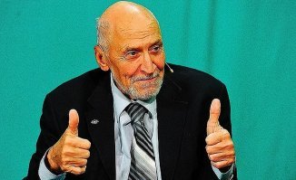 Уралец поймал огромную редкую рыбу, порадовался удаче и отпустил