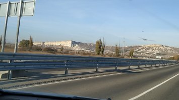 По поводу эрозии, вершины крымских гор, это бывшее дно моря. Так что во времена когда Нил разливался до скалы из которой был сделан сфинкс вполне себе возможна эрозия.