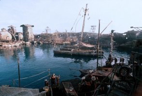 Как тысяча человек уживаются на острове размером с футбольное поле