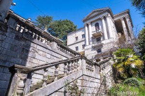 Остатки более развитой цивилизации.
Про "народные деньги" очень показательна сцена в доме отдыха в фильме "Старик Хоттабыч". Кстати, тот дом отдыха тоже заброшен.