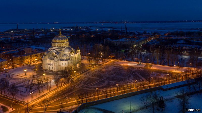 На вскидку...

Кронштадт,
Санкт-Петербург/Ленинград,
Белоозёрск.