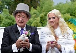 Все бред и профанация. По словам  спихолога:" Жещины любят лысых с пузом и толстым кошельком". Причем наличие последнего  самое важное. Как в данном факте