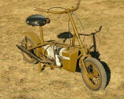 военные мопеды,граждане, имеют бохааатую историю...
....на первых двух фото ДМ-50,«Вэлбайк», десантный мотороллер,  разработанный в управлении специальных операций британской разведывательно-диверсионной службы во время второй мировой войны использовалась в Арнеме, во время операции «Маркет гарден».На следующих ответ "оси зла" итальянский «Волюграфо аэромото 125»,разрабатывался специально для высадки на Мальте (Операция «Геркулес») по заказу Итальянской Королевской армии. По сравнению с английским собратом, нацисткий десантный мопед имел двухскоростную КПП. Под одноместным сиденьем располагается 9,5-литровый бензобак. При этом в конструкции было предусмотрено прикрепление к шаровой опоре небольшой двухколесной коляски для транспортировки второго десантника или снаряжения.
Вес "анлчанина",составлял 32 килограмма,собирался за 15 секунд, запас хода на 145 км, максимальная скорость достигает 50 км/ч, выпущено 3853 штук, часть из них попала в советский союз по ленд-лизу.
"Итальянец"имел двухтактный одноцилиндровый двигатель, однако рабочий был в 123 см , что давало мощности примерно в 2 л.с. при 3600 об/мин. Выхлопная труба интегрирована в раму. Под одноместным сиденьем располагается 9,5-литровый бензобак. Со сложенным в транспортном положении рулём мини-мокик принимает форму параллелепипеда и может быть вставлен в десантируемый контейнер. Приведение транспортного средства в рабочее положение после высадки (извлечение из контейнера, распрямление и фиксация руля) занимает 2 минуты.Выпуск итальянских мини-мокиков проходил в плоть до 1944 года, и в общей сложности составил около 2000 единиц
инфа честно спи.жжена с одного интересного сайта