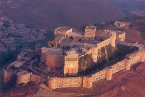 А как же Крак-де-Шевалье ??? Вот где неприступность и богатая история .