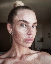 если фото "издали", прикрыто лицо, полкило штукатурки итп - "это жжж неспроста"(с)
по мне-сильно на любителя. но бывало и хуже.