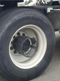 Сюда белку сажаешь, она колесо крутит - гибридная тяга!