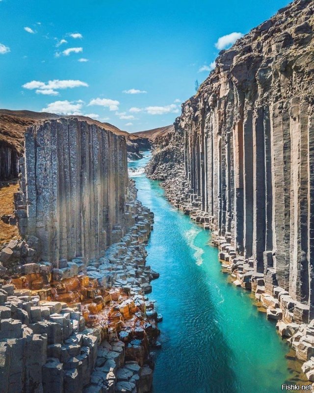 Гигантский базальтовый каньон в Исландии