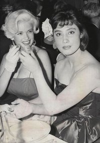 А сиськи у Джейн расцарапанные или после операции?