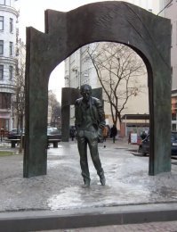 А может, наоборот,подготовили. Возможно там Окуджаве памятник будут ставить.