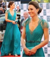 Судя по комментам, аффтар погорячился. Надо оставить первое фото и подпись "Какая классная Кейт!". Всё. :)
Ну и всё остальное, за что мы любим Кейт: