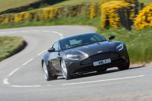 Истинно так - вот на картинке 608 лошадей везут английскую повозку весом 1800кг.