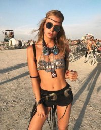 30 самых горячих девушек с фестиваля света и огня «Burning Man 2018»