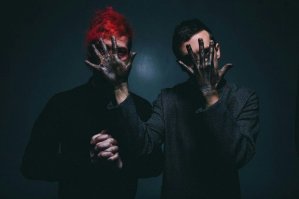 да это просто фанат twenty one pilots