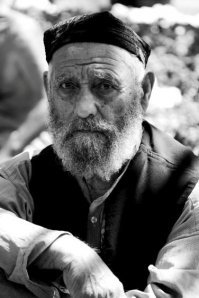 Бухарик - еврей из Бухары. А бухарские евреи, они бухать ох как любят.