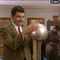 На современной выставке женщина разбила экспонат стоимостью $20 000