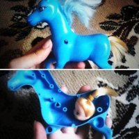 Китайцы они такие. У них ничего не пропадает зря. Есть лишние головы от кукол - будет хвост лошадкам)