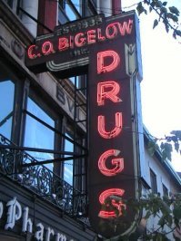 Drugs вообще то это лекарства.