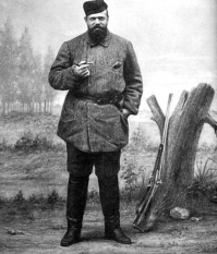 «Плевал я на вашего царя!»: дебош солдата Орешкина и гениальный ответ от Александра III
О происшествии в кабаке государю сообщили лично.
Персона императора Александра III вошла в российскую историю особняком: царь славился острым умом и языком, выдавая порой потрясающие фразы.
-
Некто Орешкин, солдат, перебравший в царевом кабаке, начал буянить и задирать 
окружающих. На попытки посетителей его успокоить с указанием на царский портрет, он выкрикнул: "плевал я на Вашего государя императора!".
Этого оказалось достаточно, чтобы оказаться немедленно арестованным. История дошла до Александра III - царь, внимательно ознакомившись с делом, четырежды ткнул крепким пальцем в стол: "суд прекратить, Орешкина немедленно выпустить, мои портреты из кабаков - убрать, и передать Орешкину, что я на него тоже плевал!".