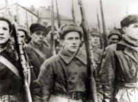 Тогда фото московских ополченцев с арисаками и лебелями от греха лучше школоте не показывать.