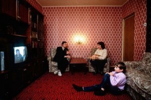 Кто-кто? Те, кто по квартире в обуви ходють...