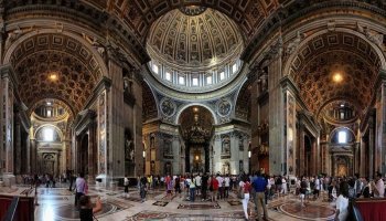 Собор Святого Петра тоже то ещё дорого-богато.
Много нужно мрамора, золота и ресурсов чтобы молиться богу.