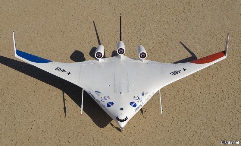 Вишенка на тортик 2001 год, проект Boeing X-48b, американский шедевр. Размах крыльев модели 6.4 метра. Проект не похоронен, но и не особо движется. Летные испытания показали что машиной очень сложно управлять, маневренность такой конструкции очень плохая.
