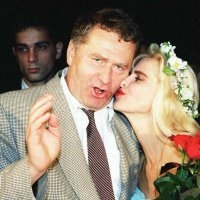 Чиччолина вернулась в политику после того, как ей втрое урезали пенсию