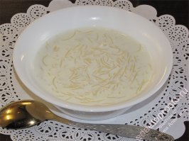Молочный суп-редкая гадость...
При этом макароны уважаю и молоко пью без отвращения.