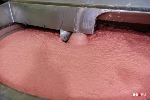 Пфф. В СССР из такой розовой слизи докторскую колбасу делали, и ничего.. Совкодрочеры до сих пор вспоминают какая в СССР колбаска вкусная была