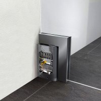 именно поэтому на "стекляшки" обычно ставят петли с встроенным "доводчиком" ...